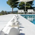 빌라 Seascape, Beachfront Living In The Greek Riviera *