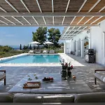 ヴィラ Seascape, Beachfront Living In The Greek Riviera *