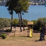 Seascape, Beachfront Living In The Greek Riviera 포르토헬리