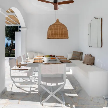 Beachfront Seascape In The Greek Riviera 别墅 *