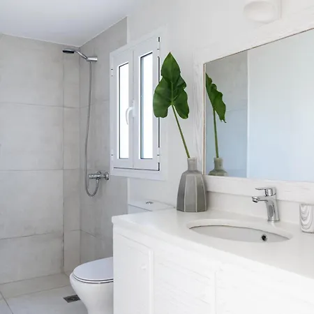 Villa Seascape, Beachfront Living In The Greek Riviera Porto Heli