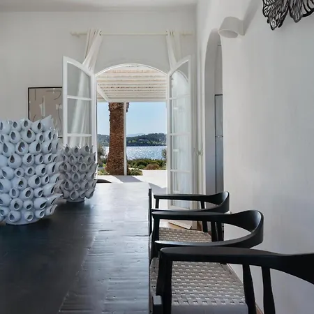 Seascape, Beachfront Living In The Greek Riviera ポルト・ヘリ