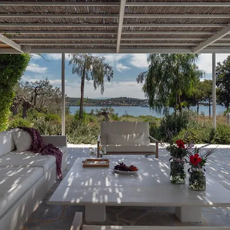 Beachfront Seascape In The Greek Riviera 别墅 *