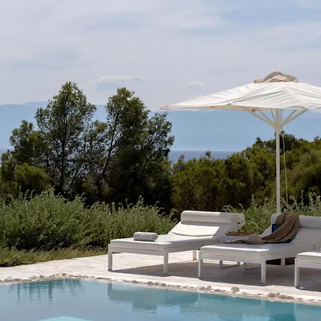 Beachfront Seascape In The Greek Riviera 波多河丽