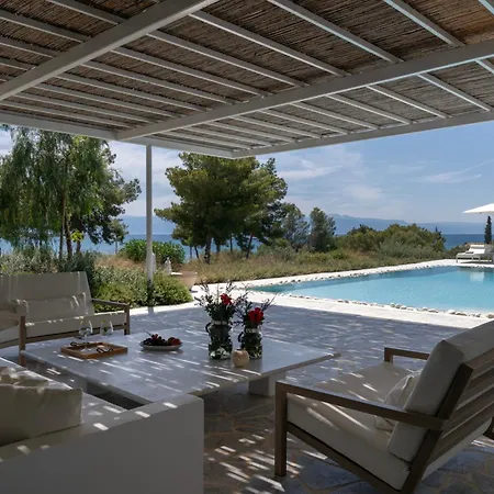 Beachfront Seascape In The Greek Riviera 别墅 *