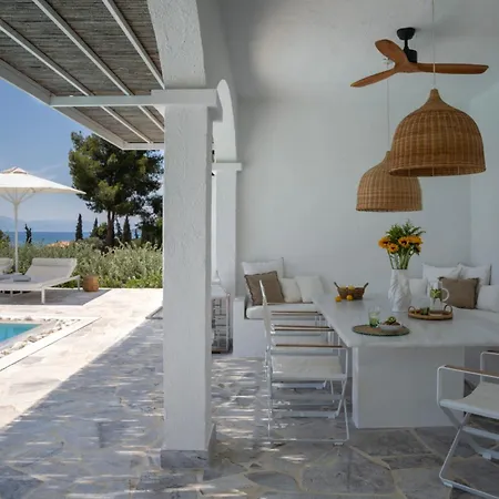 Beachfront Seascape In The Greek Riviera 别墅 *